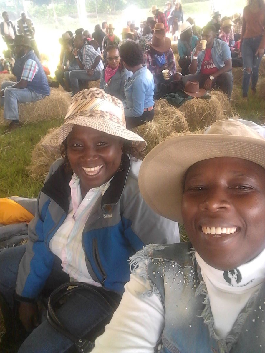 franmunyi's tweet photo. Serious holiday manenos. #CountryRoads #BrunchWithWhiteCap https://t.co/vzPnIw41eY