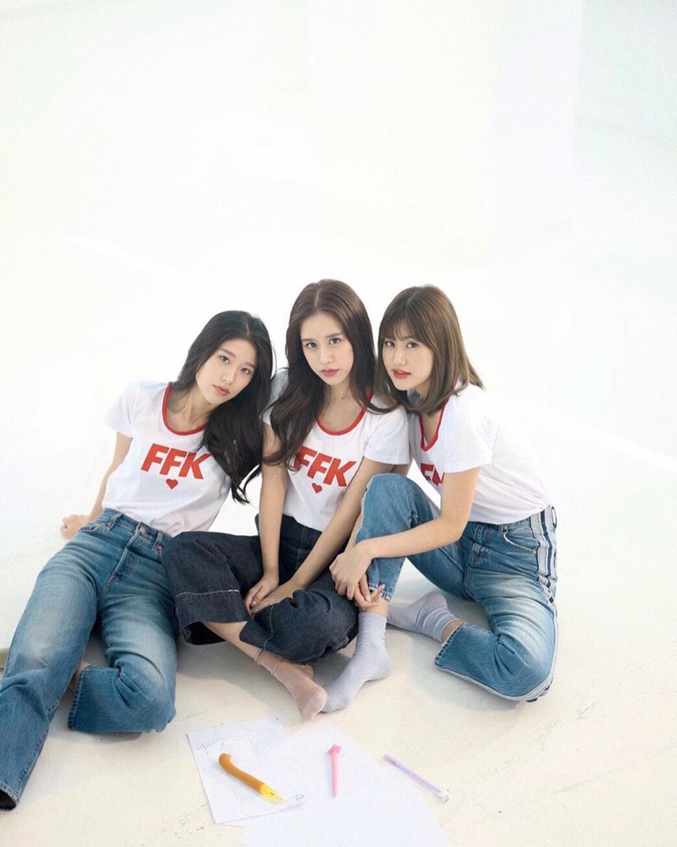 withkaew_'s tweet image. ฝากเพลงพาไปใกล้ๆเธอ อยากเจอเหลือเกินนะ~~~ ❣️ ไหน ใครได้ฟังเพลงใหม่แล้วบ้าง? 🙋🏻♀️ ดู Lyrics vdo “เพลงพาไป (Love Track)” กันได้แล้ว ทาง Youtube : FayeFangKaewofficial นะค้าา
.
.
#FFKisback #Lovetrack #demolab
📷cr. fangfangg
#kaewjarin #withkaew