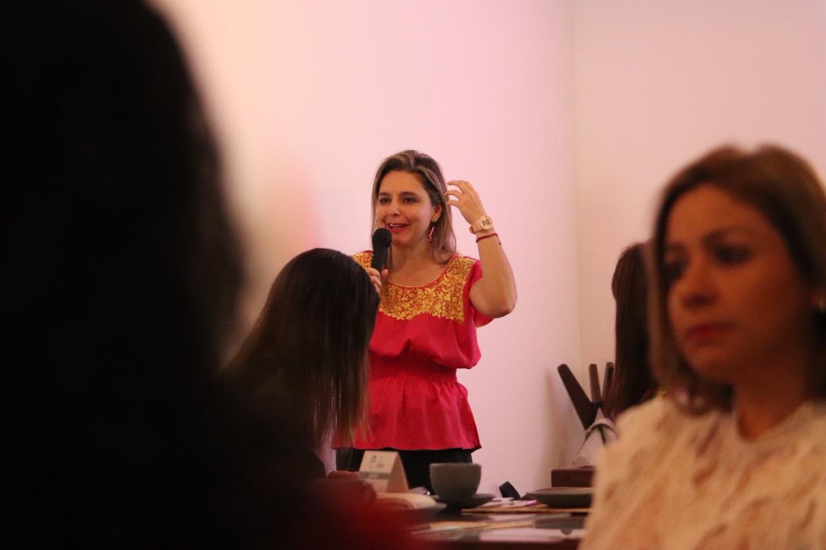 maribelmruiz's tweet photo. Agradezco la invitación de mi amiga @tabispetite, a la realización de apertura de #EMPAR (Educar Para Emprender) del capítulo ciudad de #Oaxaca, donde ella será la directora de esta asociación en la capital. https://t.co/d4TS3SsO3q