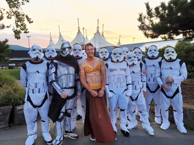 Now this is what we call squad GOALS. Get your (Storm)troopers together and book a weekend away with us for 2020! 🕺 🕺🕺🕺💃💃💃💃 #ButlinsLiveWeekends
📸 by @shaunptrainparham
