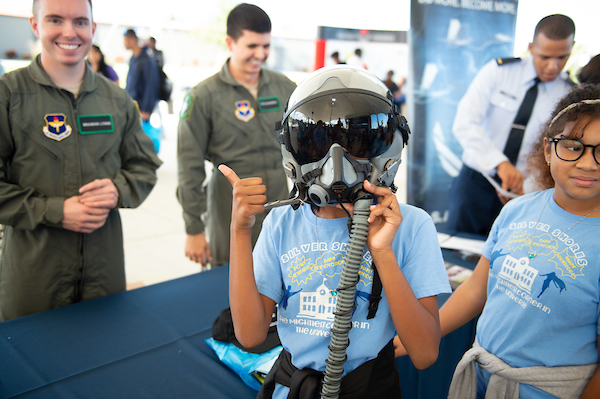 Join Miramar's Mayor Messam at the 3rd Annual Aviation Expo, today at the Miramar Regional Park Amphitheater 9am-3pm. 

Check out STEM aviation jobs, V/R flight simulation, robotics and more!

FREE to the public -
bit.ly/MessamAviation…

#InspireAF