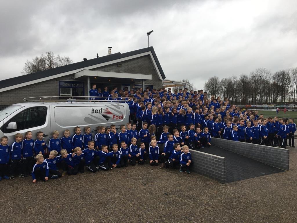 Hoofdsponsor van de jeugd, vastgelegd op de gevoelige plaat, bijna 200 kids / geweldig !!!
<a href="/PoolBart/">Bart Pool Install</a> #wijzijnSEH