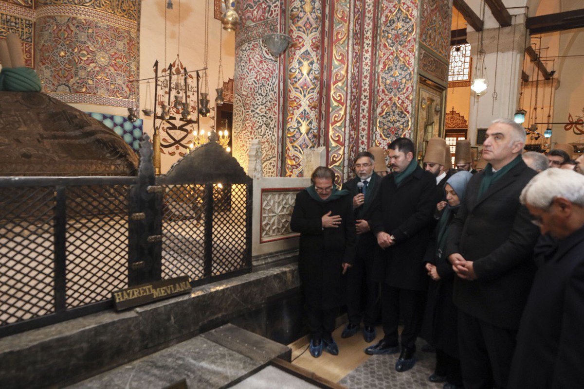 Bu yıl “vefa vakti” temasıyla düzenlenen Şeb-i Arus etkinlikleri kapsamında, Vilayet Meydanı'ndan Mevlâna Müzesi'ne vefa yürüyüşümüzü gerçekleştirdik. <a href="/MehmetNuriErsoy/">Mehmet Nuri Ersoy</a> <a href="/leylasahinusta/">Dr. Leyla Şahin Usta 🇹🇷</a> <a href="/ZiyaAltunyaldiz/">Ziya Altunyaldız</a> <a href="/TCKonyaValiligi/">Konya Valiliği</a> <a href="/u_ibrahim_altay/">Uğur İbrahim Altay</a>