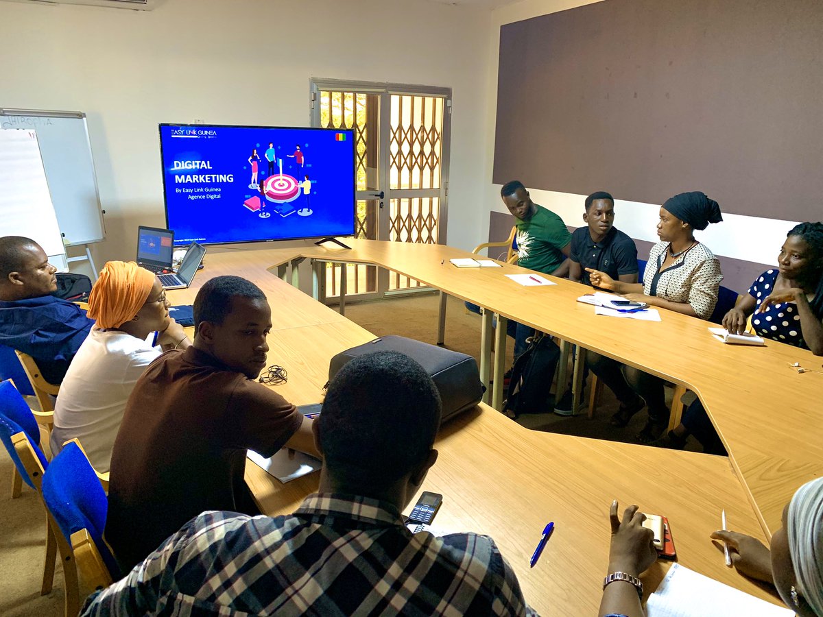 TIBACOMM's tweet photo. #TIBACOM ouvre sa série de formation ce Samedi 07 Décembre 2019 par la "COMMUNICATION DIGITALE". Formation assurée par @T_IbrahimD de @el_guinea . https://t.co/av2XG9mWEw