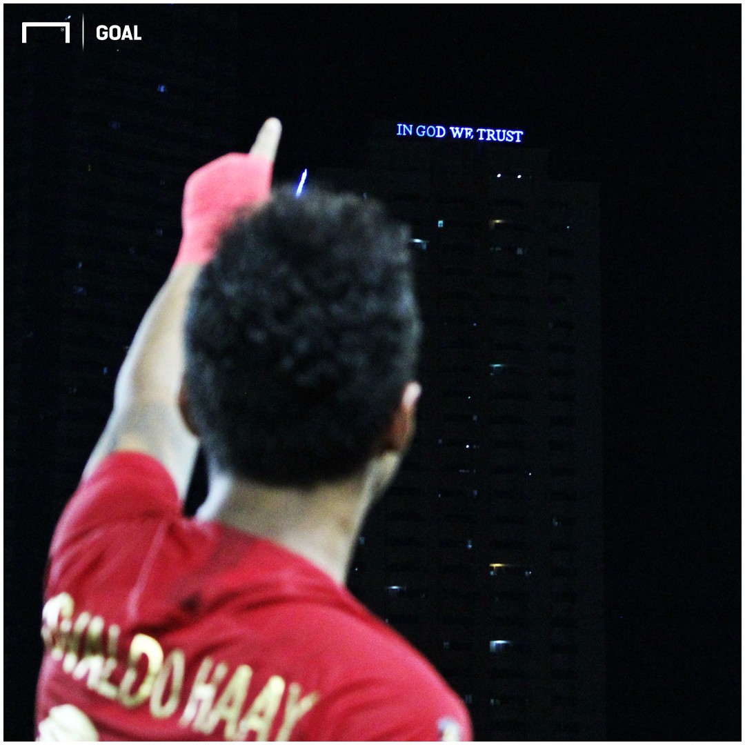 GOAL_ID's tweet photo. Osvaldo Haay menyamai rekor Kurniawan Dwi Yulianto dengan mengemas gol kedelapan di SEA Games.

Setiap kali mencetak gol, Valdo selalu menunjuk bangunan di belakang Stadion Rizal Memorial Manila. Ternyata, ini lah alasannya.

😇🙏 https://t.co/W04Z1QoBdm
