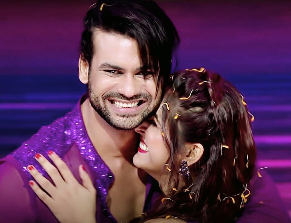 MadhurimatuliL's tweet photo. We want to see again these happy faces in #biggboss13 #wewantvirima #madhurimatuli #vishalsingh https://t.co/d9vYBxDXvv