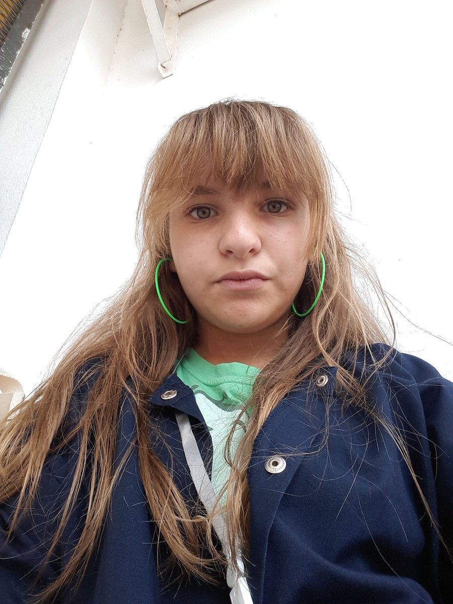 Okulda fotoğraf çekiyorum .