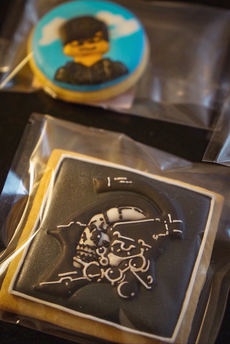 HIDEO_KOJIMA_EN's tweet photo. Alright, I became independent in Dec 2015, but only had the logo and just my dream and vision. When I stayed in the hotel in Osaka at the end of the year, I remember I was about to cry when I saw this welcome cookie in the room. It was too precious to eat so I kept it this way. https://t.co/DqgOAGoZBA