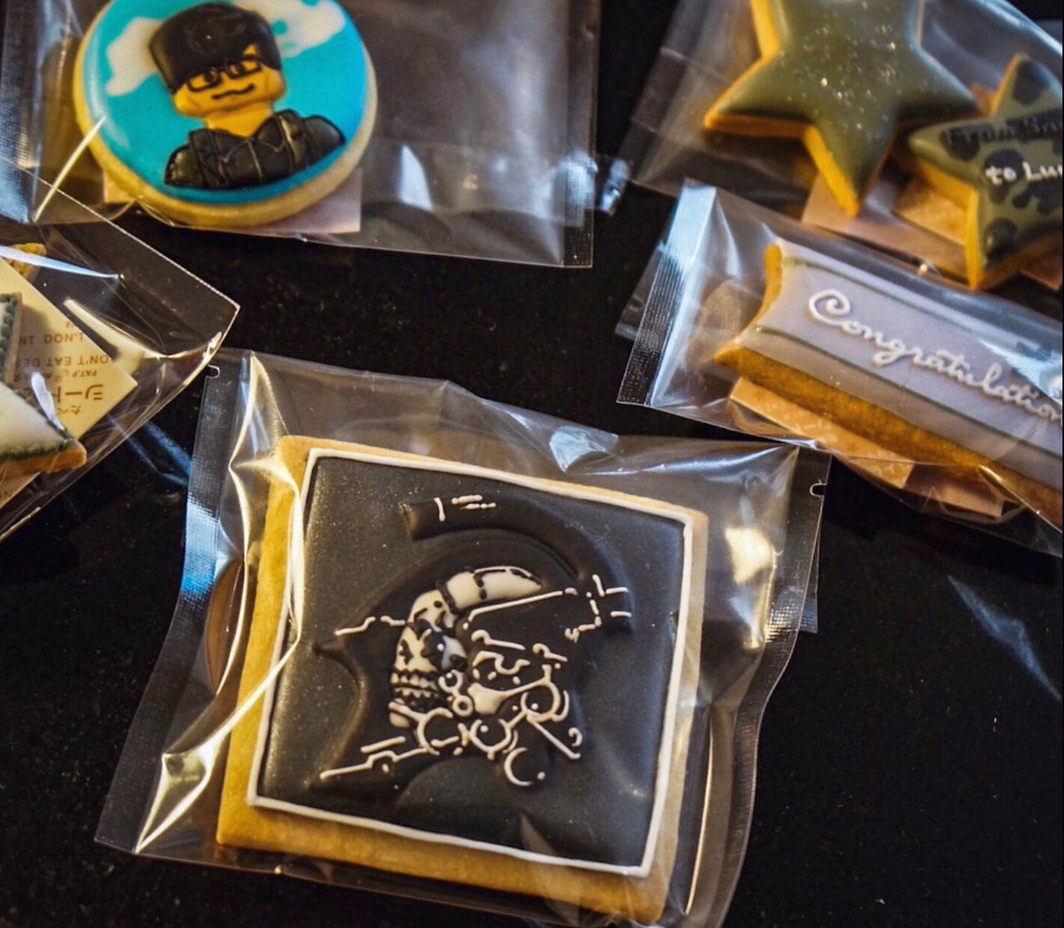 HIDEO_KOJIMA_EN's tweet photo. Alright, I became independent in Dec 2015, but only had the logo and just my dream and vision. When I stayed in the hotel in Osaka at the end of the year, I remember I was about to cry when I saw this welcome cookie in the room. It was too precious to eat so I kept it this way. https://t.co/DqgOAGoZBA