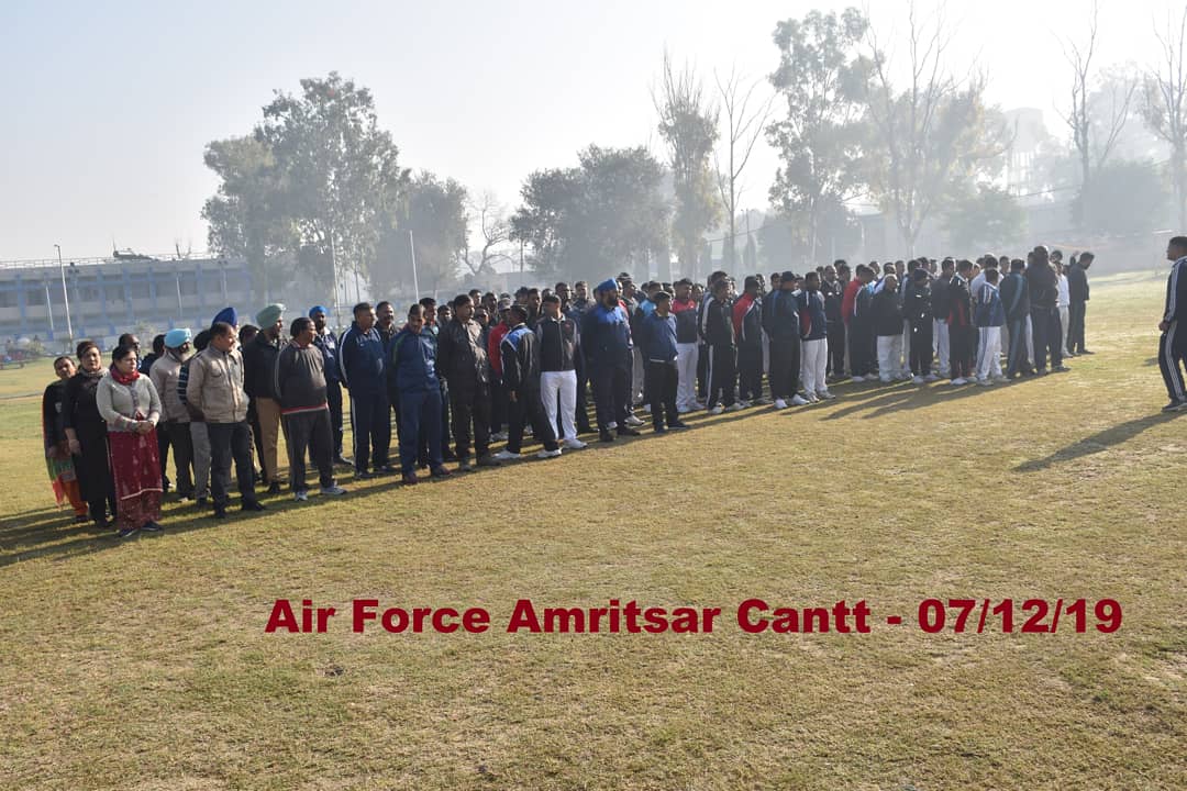 IAF_MCC's tweet photo. Indian Air Force air-warriors cleaning the surroundings and motivating the young generation to avoid single use plastic &amp; keep the surroundings clean. The #swacchtaPakhwada drive Glimpses.

#SwachhBharat
#swachhtahisuraksha
#SwachhBharatMission https://t.co/HcvKcSB6py