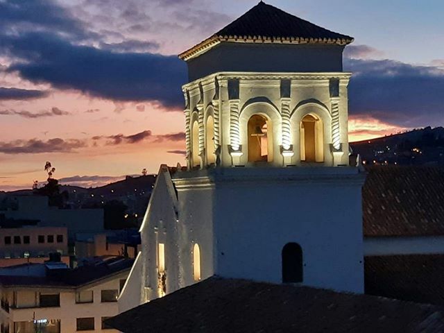 miboyaca_co's tweet photo. 😍 El atardecer que #Tunja nos regaló hoy, hermosa vista en nuestro renovado y revitalizado Centro Histórico. 🤗 
#TunjaCiudadDeOrigen RT @AlcaldiaTunja https://t.co/YUDNb6EiVR https://t.co/MVxZ4RSOlu