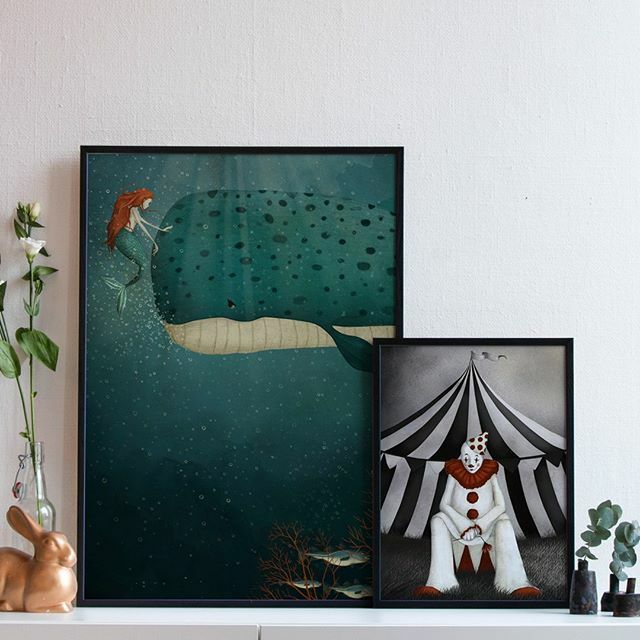 NDCse's tweet photo. Dessa magiskt fina motiv förgyller vilket rum som helst, men kanske speciellt ett rum för de lite mindre. Det är duktiga Majali Design &amp; Illustration som står bakom "Under havet" och "Cirkus, clown". ⁠
🎄⁠
#julklappstips #christmasgiftguide #tillbarnrummet ⁠
#posters #pri… https://t.co/1SQQ4NV0eF