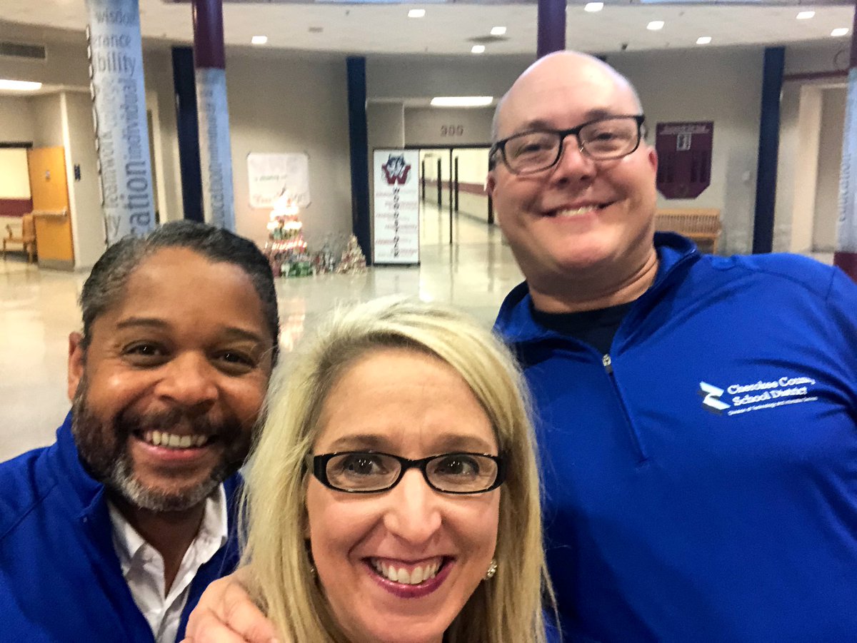 KristenBrooks77's tweet photo. 💙Up early for the Piedmont Regional Tech Competition @WoodstockMS So many excited students, tech Coaches and teachers! #edtech #CCSDtechFair #CCSDfam #CCSDtech @blount5 @CherokeeSchools @AppleEDU @MicrosoftEDU https://t.co/quCX7ewK5a