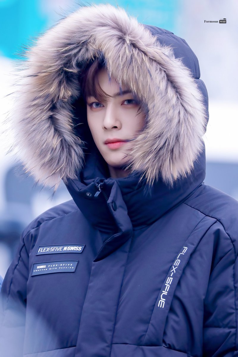 Formosus_woo's tweet photo. 191207 음악중심 미니팬미팅

으누 뭔가 늑대소년 같다,,,늘 새로워 짜릿해

#ASTRO #ChaEunwoo #아스트로 #차은우 #로하수호 #이동민  #ウヌ #ชาอึนวู #アストロ  #車銀優 @offclASTRO https://t.co/mRTKby91fB