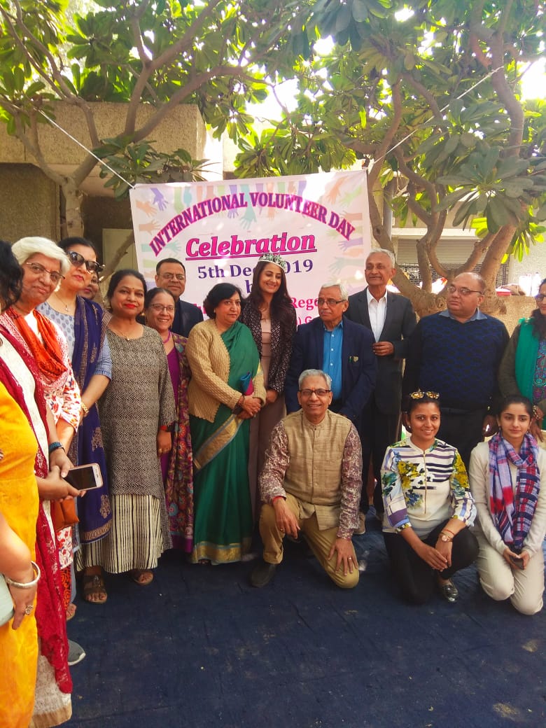 GKBhatnagar's tweet photo. 18 Volunteers were honoured on  International Volunteer day on 5th Dec. at Gurugram .Kanika Sharma Mrs.India 1st Runner  up 2019 North zone category was chief Guest and Mrs.Mamta Tyagi and Mrs.Radhika Bajaj   were Guest of honour .The program was appreciated by all.Sudha society. https://t.co/zVzP3kaL2o
