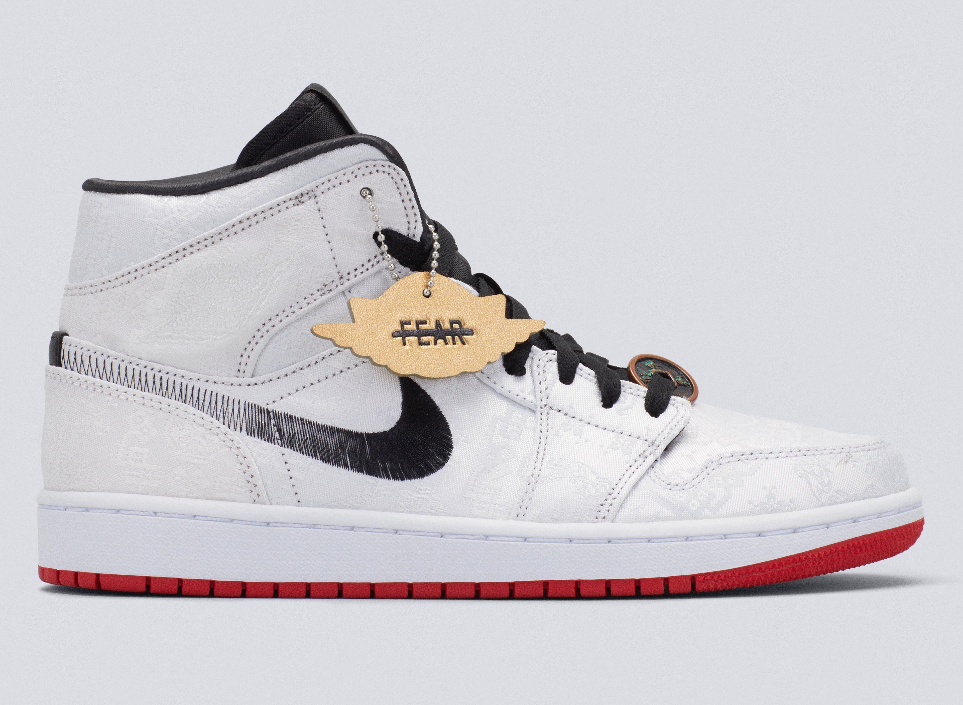 Cámara directorio Permitirse StockX on Twitter: "Jordan unleashes its final additions to the 'Fearless  Ones' collection with the Jordan 1 Mid SE Fearless Edison Chen CLOT and the Jordan  1 Retro High Fearless Zoom. Cop