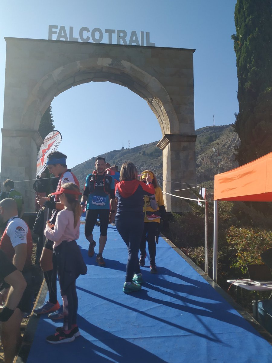 AdriEvent's tweet image. Hoy hemos venido a disfrutar de la gran carrera por montaña de @falcotrail . Que mejor arco de meta que aprovechando la propia arquitectura. #carreras #eventos