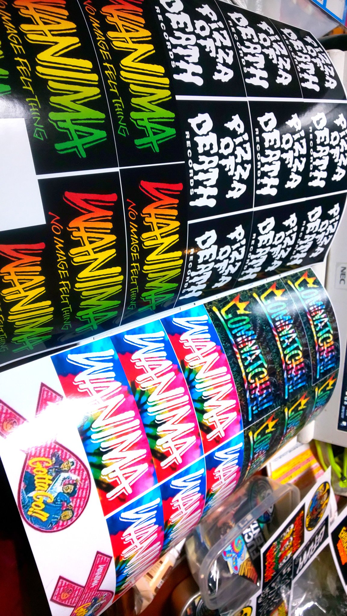 Wanima やっちん ﾜ ﾆ ﾏ こんなにも沢山のwanima 好きな方からご参加ご応募 Follow 頂けてむっちゃくちゃ嬉しいです この気持ちを形にｯ Wanimaステッカー増量ｯ 被るかもですが 6 8 9 10枚セットでプレゼント