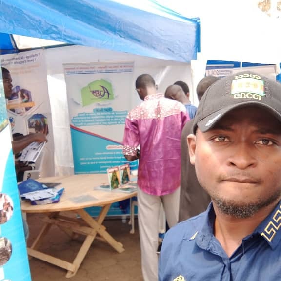 Family_Green_Co's tweet photo. Youth Connekt Cameroon, c'est lancé depuis ce matin. Nous sommes bel et bien là.
Un brassage hors du commun.
N'hésitez pas à faire un tour au palais polyvalent des sports de Yaoundé qu'on puisse se connecter...
#FGC #Youth_Connekt_Cameroon #EYIDI_WINE #ASJEM #YEIC2019 https://t.co/oEisbh3u8h