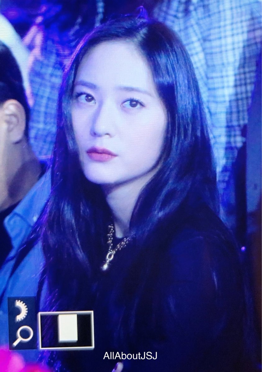 okeyehun's tweet photo. SHE https://t.co/pr7mOfqqX4