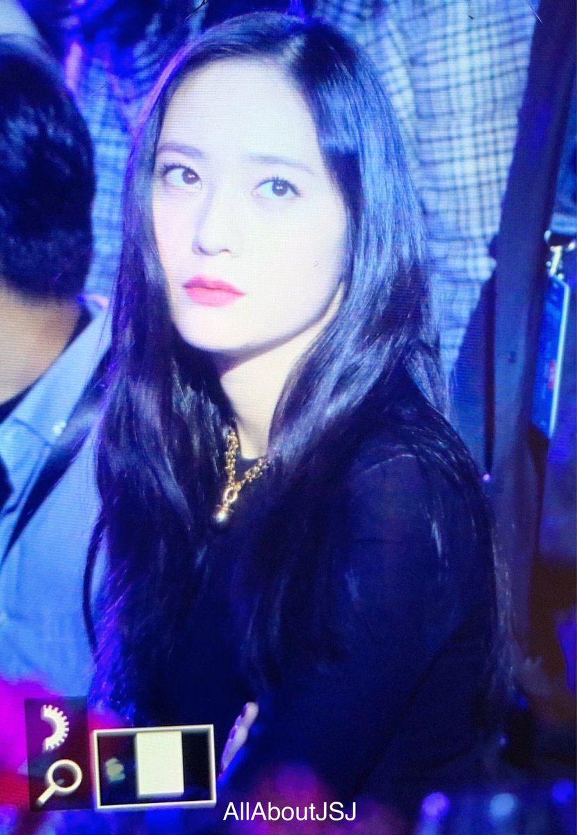 okeyehun's tweet photo. SHE https://t.co/pr7mOfqqX4