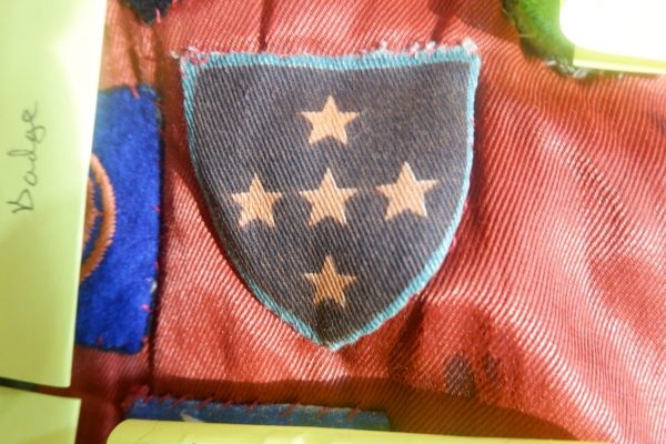 Devils_Porridge's tweet image. Can you help identify these #WWII fabric badges from inside the coat of a Landgirl? devilsporridge.org.uk/mystery-world-…
#objectidentification #mysteryobject #regimentalbadges @I_W_M @NAM_London @NtlMuseumsScot #Landgirl #ATS
