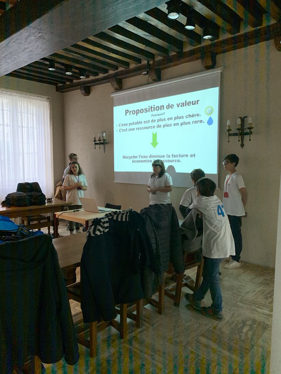 LoiretCherTech's tweet photo. Les #Pitchs d’entraînement sont débutés ! Le #FakeJury est la pour vous aider à progresser ! #SWTEENS https://t.co/AsyVWqCzjV