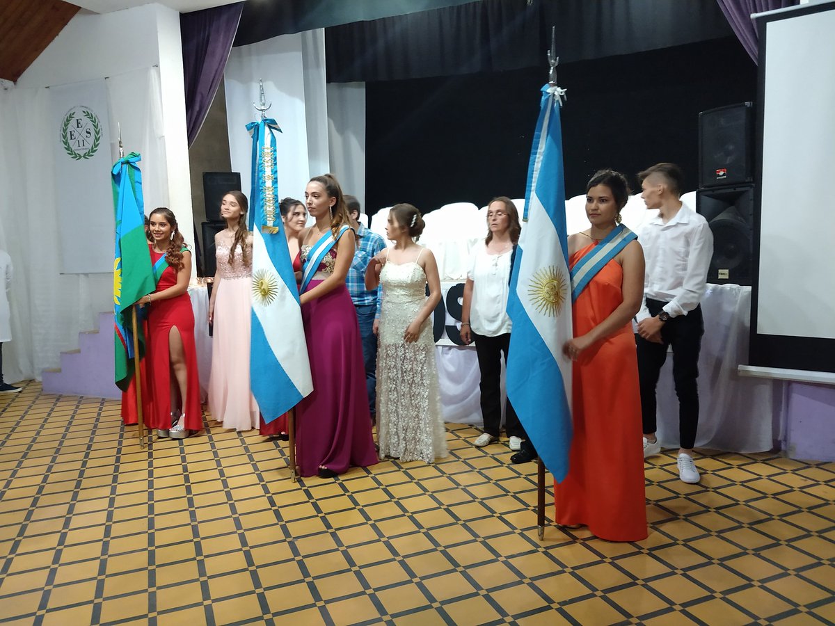 AppellaClaudia's tweet photo. ES N° 11 y EXT. N° 2110 Quiroga. 9 de Julio. Región 15.

Acto de Egresados 2019. TODOS titulados al último día de clases. Titulación efectiva 100 %. Felicitaciones!!!!! Un orgullo para la Comunidad. Somos Secundaria, enseñar para el futuro. 
@gzinny https://t.co/7tT0IiC0Yg