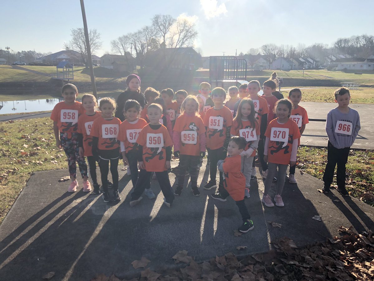 mrsHenderson17's tweet photo. @LenoirCitySch lots of little Panthers representing here today at #RunLoCo https://t.co/tAujviaDgL