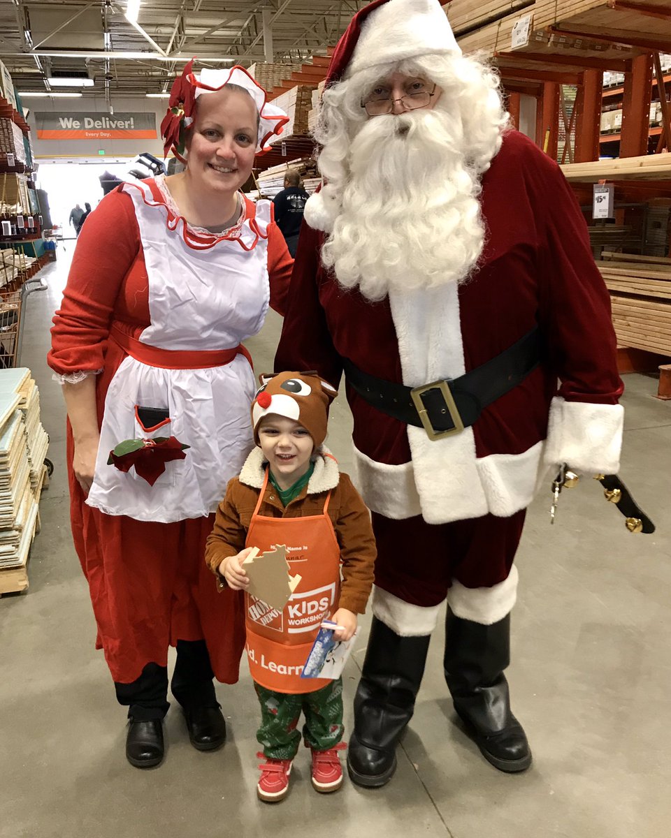 Lbarron30's tweet photo. Come over to the #Tullytown Home Depot 9-12 today to see Santa and build a countdown calendar @pedroasantiago2 @sgewertz89 @prettibri0981 @tmac4132 @KYandolino https://t.co/XHu8RHaj93