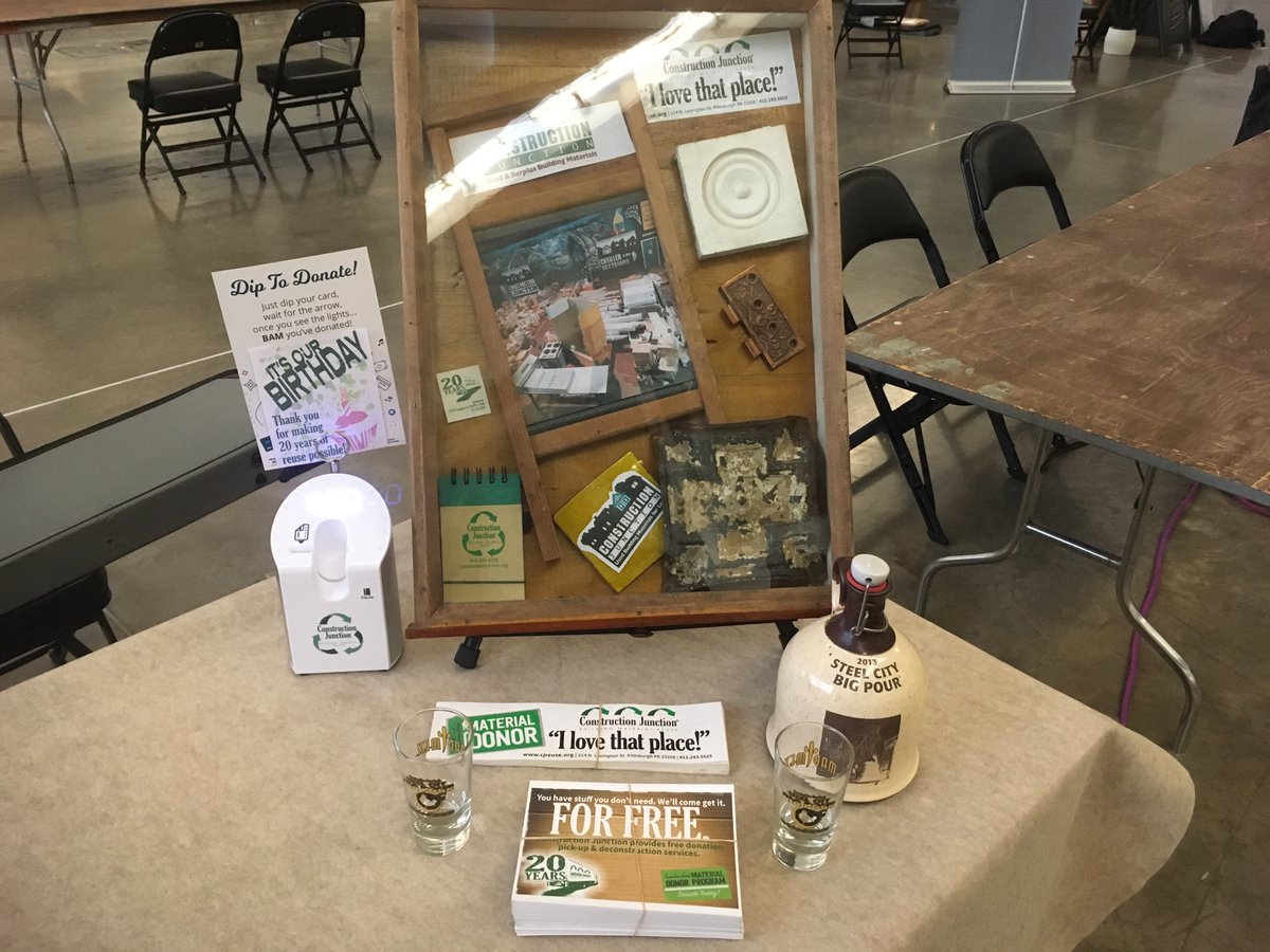CJreuse's tweet photo. We are all set up and ready for your beautiful faces today @HandmadeArcade. See you at 11!
#cjreuse #DeconTheHalls #20YearsOfLessWaste #HandmadeArcade https://t.co/FvypBkM4rw