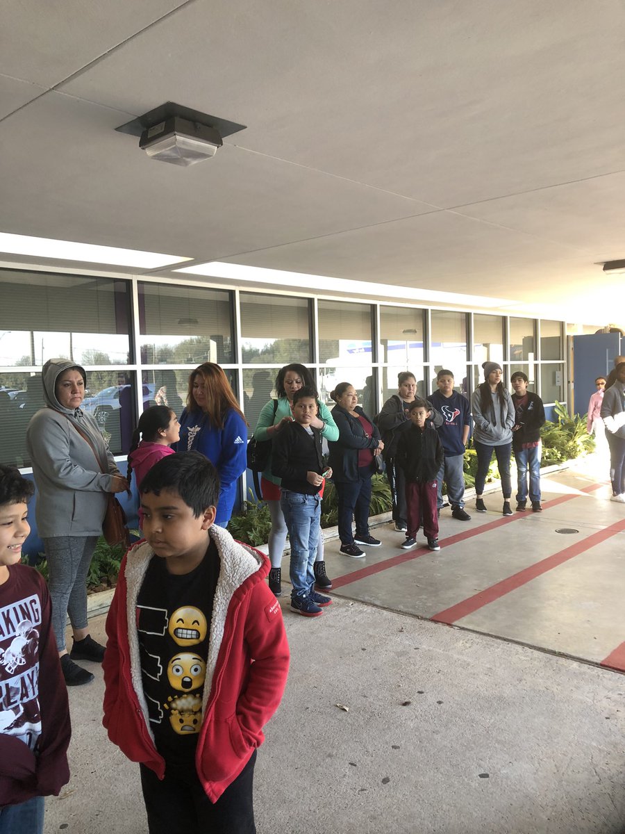 minegonzo's tweet photo. We are excited In partnering with #compudot @GoodmanES_AISD!! Our 3-5th grade parents have registered for a session and will receive a free desktop computer to have at home!!! So exciting to see a great turn out! @WardLadon @CGomez2_AISD @drgoffney @gforoi https://t.co/CJT6ztNajk