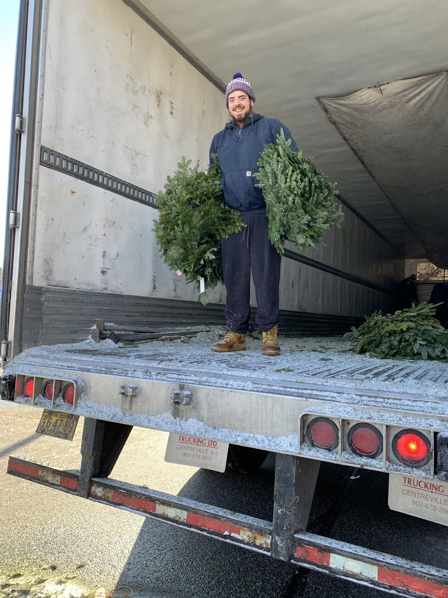MsBhmsP's tweet photo. The wreath pick up window is now open! These guys worked hard! I got the easy job counting the bundles! Thanks to @DrWhalen3 for coming to help! #teamworkmakesthedreamwork @HurleyMiddle https://t.co/xEBdtzbIrY