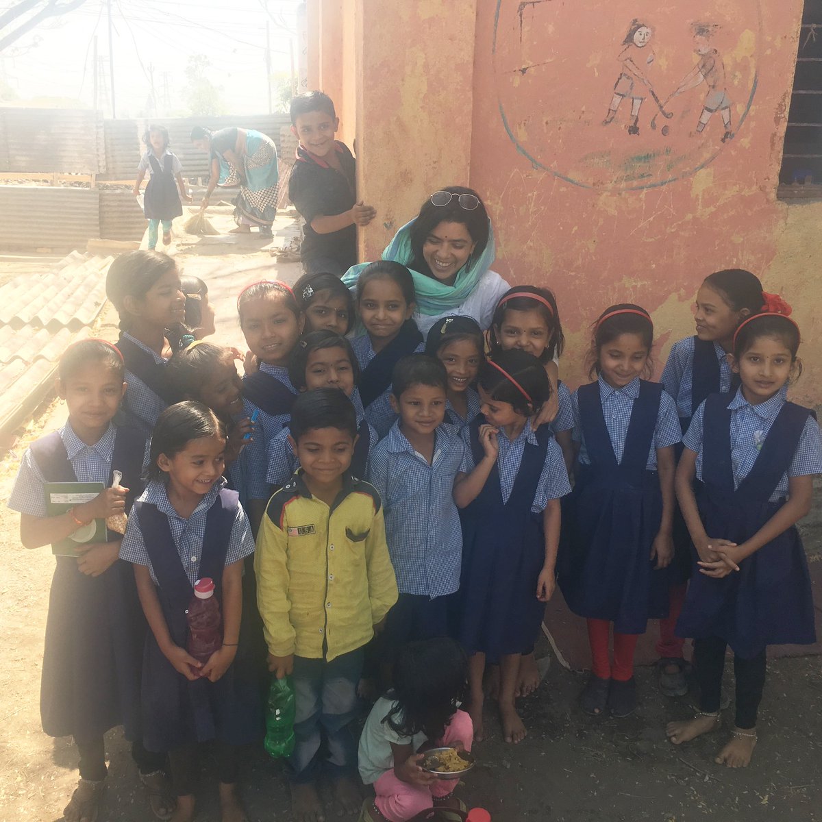rajshriartist's tweet photo. My children are the reason I laugh, smile and want to get up every morning ❤️ #educationmatters #awareness #farmerskids #rethinkvillages #GenaLeeNolinquote #pandharivillageschoolproject #rebuildingschool #booksandtrees #sportsandscience #farmingandlearning @Nabhangan5 https://t.co/FZ5Kljrhls