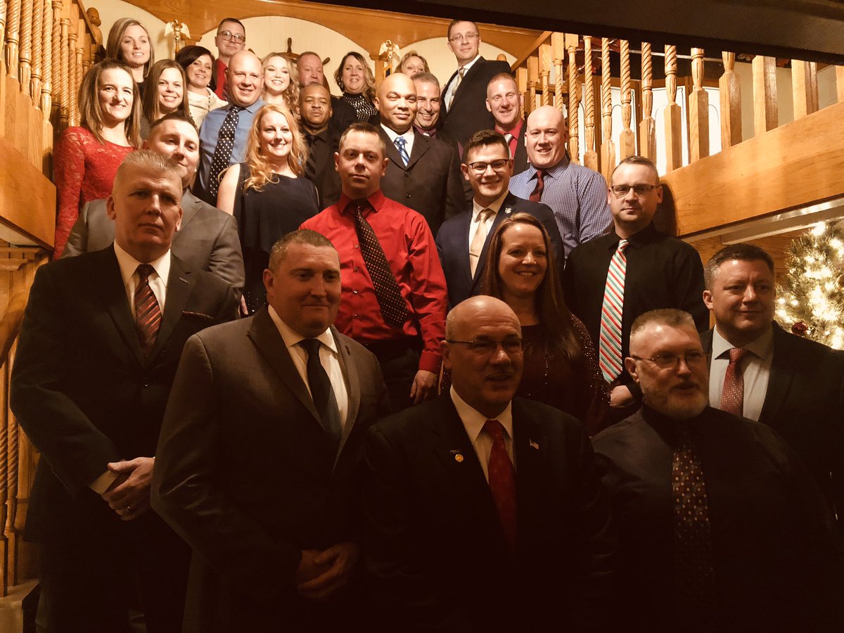 RobertLeduc12's tweet photo. Great time at the Michigan DOC Honor Guard banquet great venue aboard the Michigan Princess Riverboat @MDOCFOA @MDOCCFA @MichiganDOC @mdochonorguard @mcoreports @ChrisGautz @karensolgot1 https://t.co/b5EmAY56io