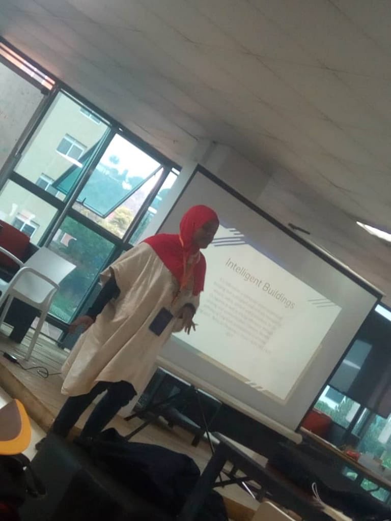 lailah_grant's tweet photo. #WAZIHACK @chrosbie thanks for the pic.. this was the amazing 😉 @lailah_grant pitching about *Intelligent Buildings* 🎊🎊🎊🎊 pitching is 🥳🥳🥳🥳 الحمد لله 🎈🎈🎈🎈 https://t.co/Pd7lvLtipw