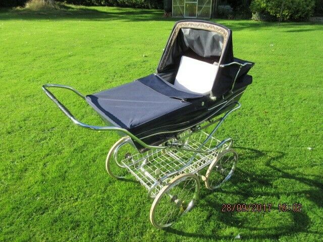 UsedPushchairs's tweet photo. Pushchair Deal! Navy Silver Cross Coach ... - click to view more now!

https://t.co/I30Lsp0qDU

#pushchairs #parenting #mum #dad #baby https://t.co/KFqyQOZ3vt