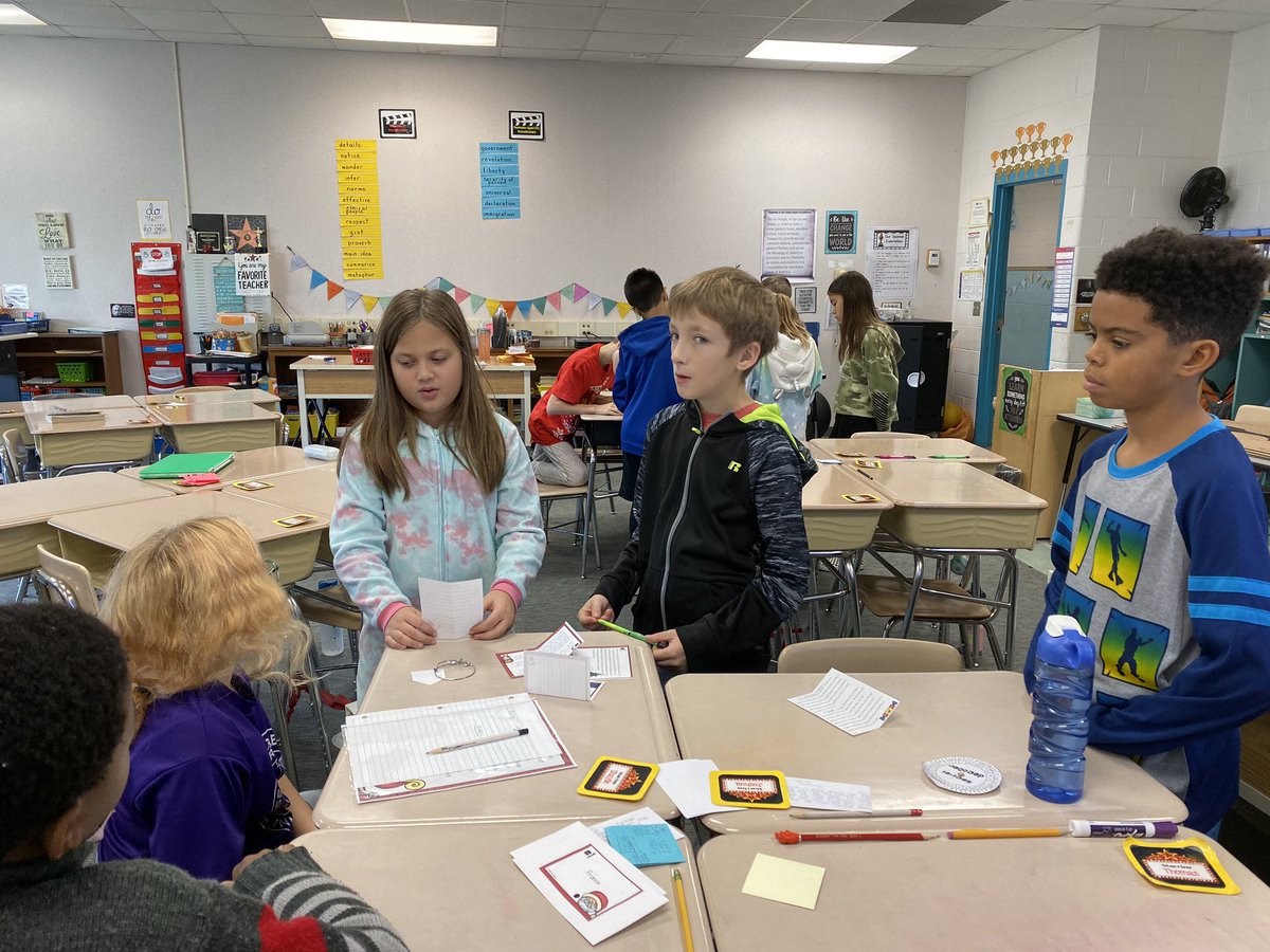 simondssaystch's tweet photo. Awesome fun today! #saturdayschool #stemchristmas #crackingthecode #christmasaroundtheworld @HSESCheetahs https://t.co/WWzxi8M3fS