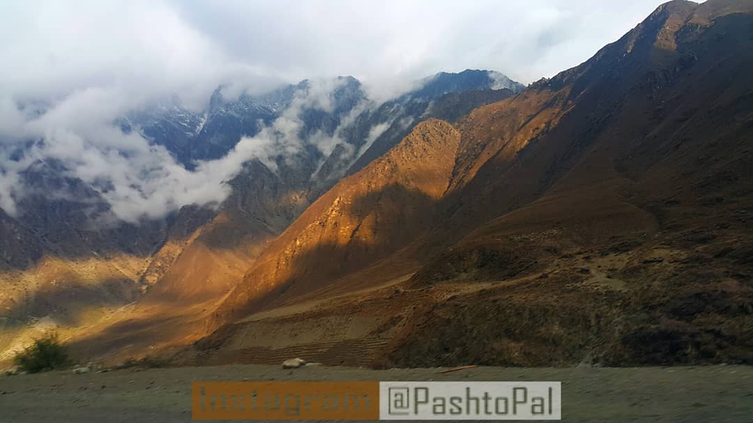 PalPashto's tweet photo. Winter Travel....!
#WinterWonderland #winter #WinterClassic #WINTERCOLORS #winterdriving #December #Travel #khyberpakhtunkhwa #GilgitBaltistan #Pakistan #northernareas #pashto #پښتو https://t.co/l8yeM1ki9T
