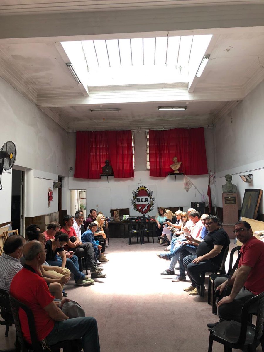 AlejCaracciolo's tweet photo. En Avellaneda debatiendo radicalismo, que lindo ser del mismo partido que tantos correligionarios de distintas localidades #UCR https://t.co/IdprRfypQA