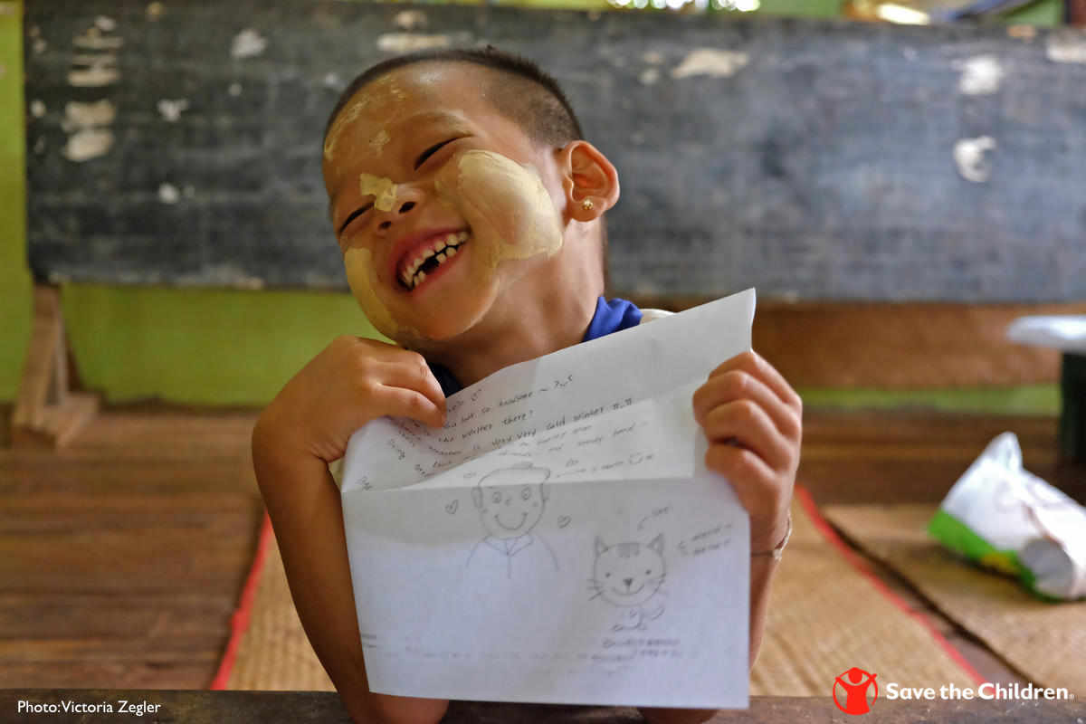 SavetheChildren's tweet image. Happy #NationalLetterWritingDay! What words of encouragement meant most to you as a child? Share them here! Savethechildren.org/LetterWritingD… 📝😊❤️