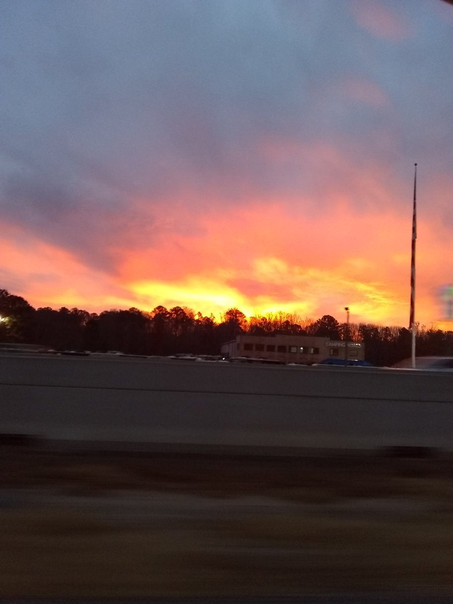 dcrovitz's tweet photo. Morning skies from I-575 this week.
#winterinGA https://t.co/rqzuaGW93G