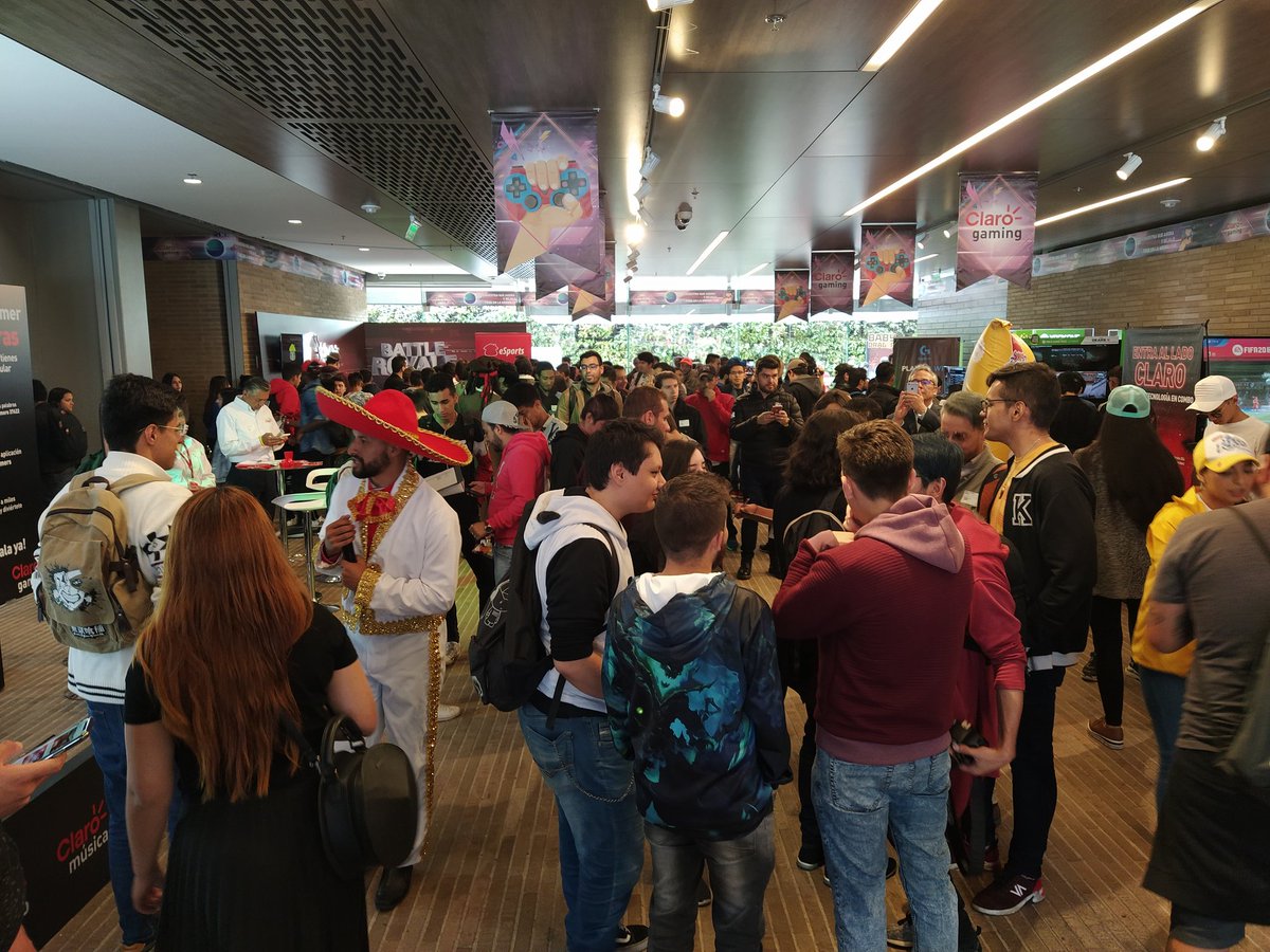 ClaroColombia's tweet photo. 🎮 Ya nos estamos preparando para vivir la experiencia #ClaroGaming.
¡Te estamos esperando! Reúne a tu tropa y vengan a #Hall74 de la @USergioArboleda 😁. https://t.co/hBL9FTw8uA