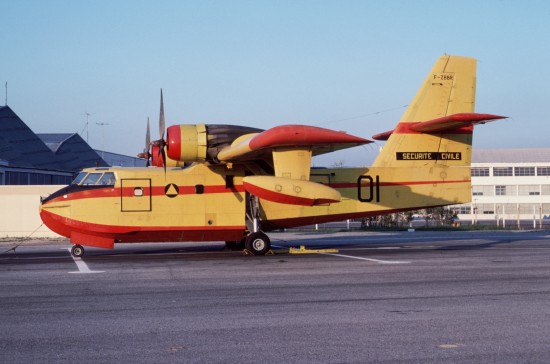 eulfred's tweet photo. @SecCivileFrance A noter que le tout premier "Canadair", le CL-215 msn 1001 a aussi fait carrière en France, de 1972 à 1983. "Pélican 01" a malheureusement été détruit dans un terrible accident à Marseille. 

#Canadair #Pélican #Basc #Pompiersduciel #CL215 #theveryfirst #ajamaisLEpremier https://t.co/pgGiNuohar