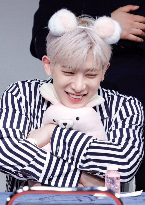 henriquez_yamii's tweet photo. Escucho Middle Of The Night y veo estás imágenes y solo puedo decir...
You are missed so much 😭😭😭
#MONSTA_X #AllAboutLuvForWonho #너_함께_걸어줄래 @OfficialMonstaX @STARSHIPent https://t.co/cWWtIsPMrz