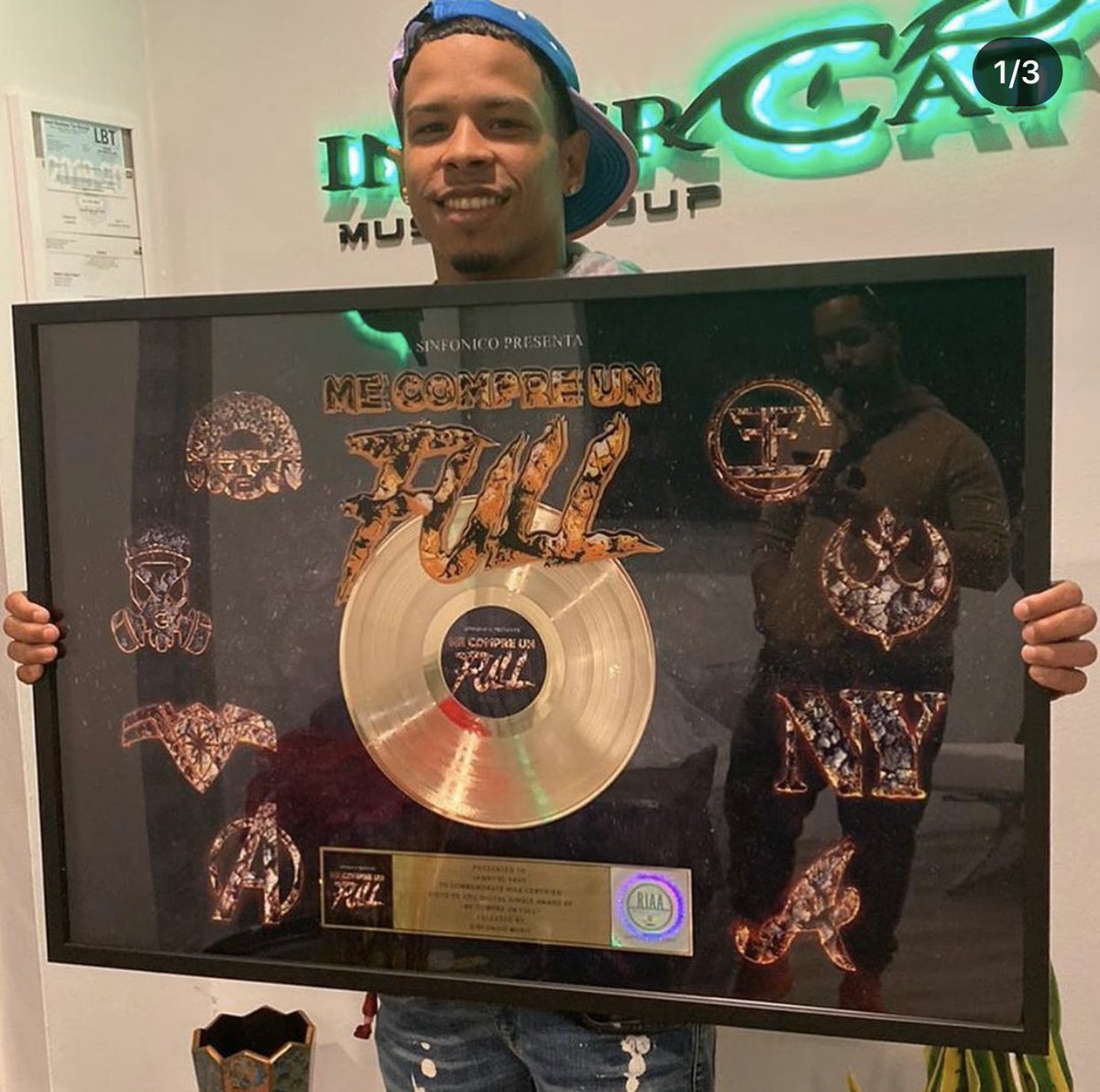 TeamFavo's tweet photo. Primer Disco de ORO π "gracias a los que apoyan siempre π₯ππ»π―" #MeCompreUnFull @jambyelfavo @NengoFlow @sinfonicoooo https://t.co/Kmj4XdKsg1