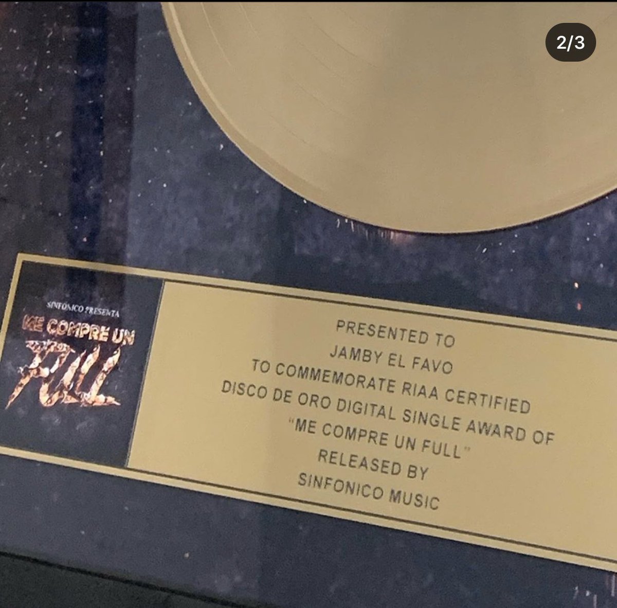 TeamFavo's tweet photo. Primer Disco de ORO π "gracias a los que apoyan siempre π₯ππ»π―" #MeCompreUnFull @jambyelfavo @NengoFlow @sinfonicoooo https://t.co/Kmj4XdKsg1