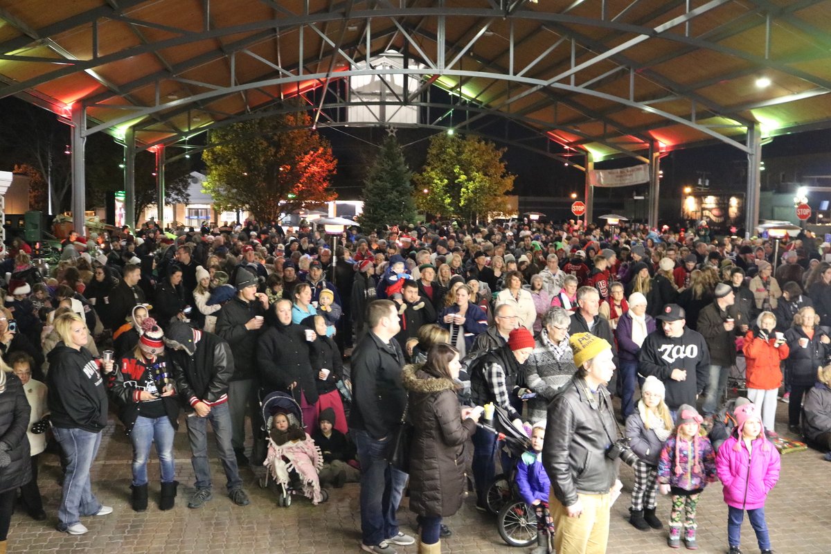 NappaneeIndiana's tweet photo. Today is the Miracles on Main and Market Street Parade! Please join us downtown at 7pm for the parade followed by other festivities at the downtown pavilion! 🎅🏼🎄❄️☕️ https://t.co/RUfClQpuPH