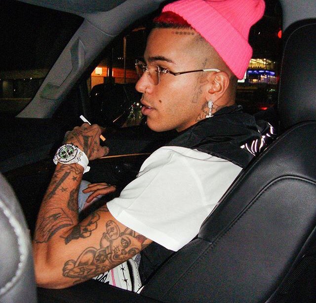 Cher Nobyl Di Twitter Vorrei Avere Lo Stesso Coraggio Di Sfera Ebbasta Che Si E Tatuato 5 Stelle All Attaccatura Dei Capelli Non Curante Del Fatto Che Quando Li Iniziera A Perdere Gli