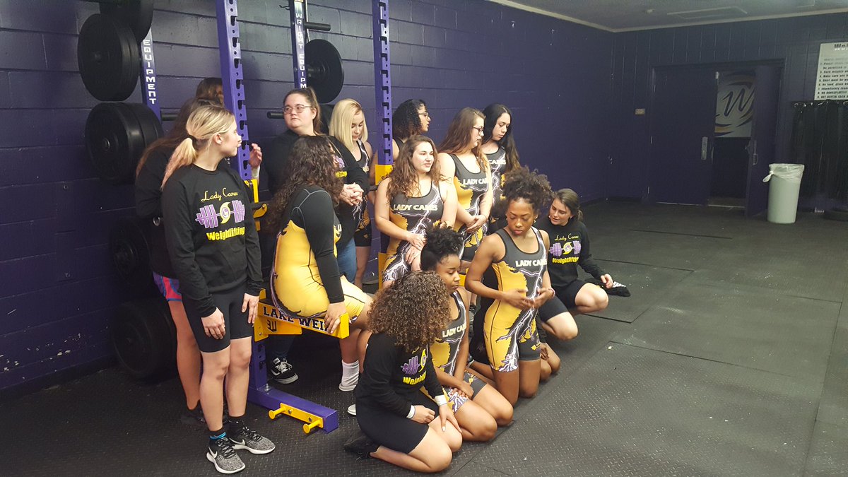 LiftingCane's tweet photo. Picture day @LWHS_Canes #shutupandlift https://t.co/nOyFKmfa3E